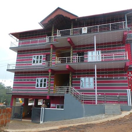 Iroomz Sri Vinayaka Comfort Virajpet Buitenkant foto