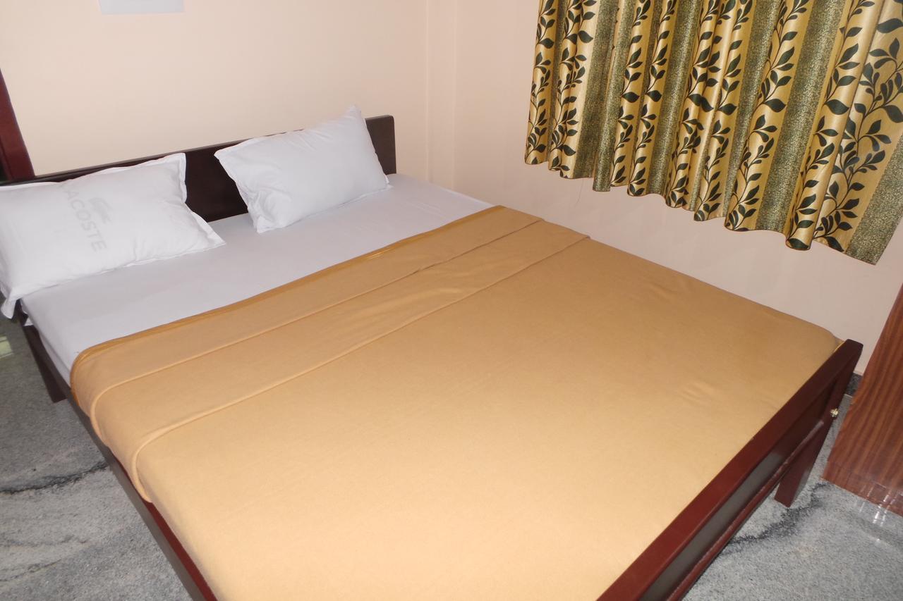 Iroomz Sri Vinayaka Comfort Virajpet Buitenkant foto