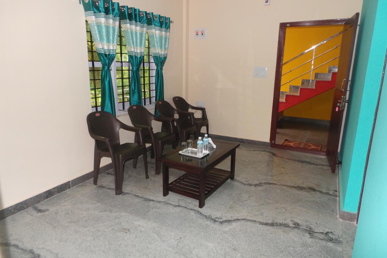 Iroomz Sri Vinayaka Comfort Virajpet Buitenkant foto