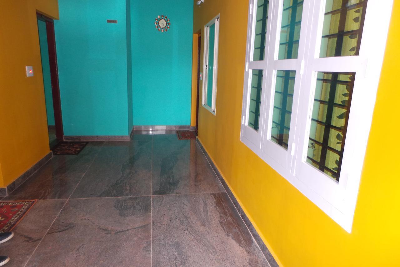 Iroomz Sri Vinayaka Comfort Virajpet Buitenkant foto