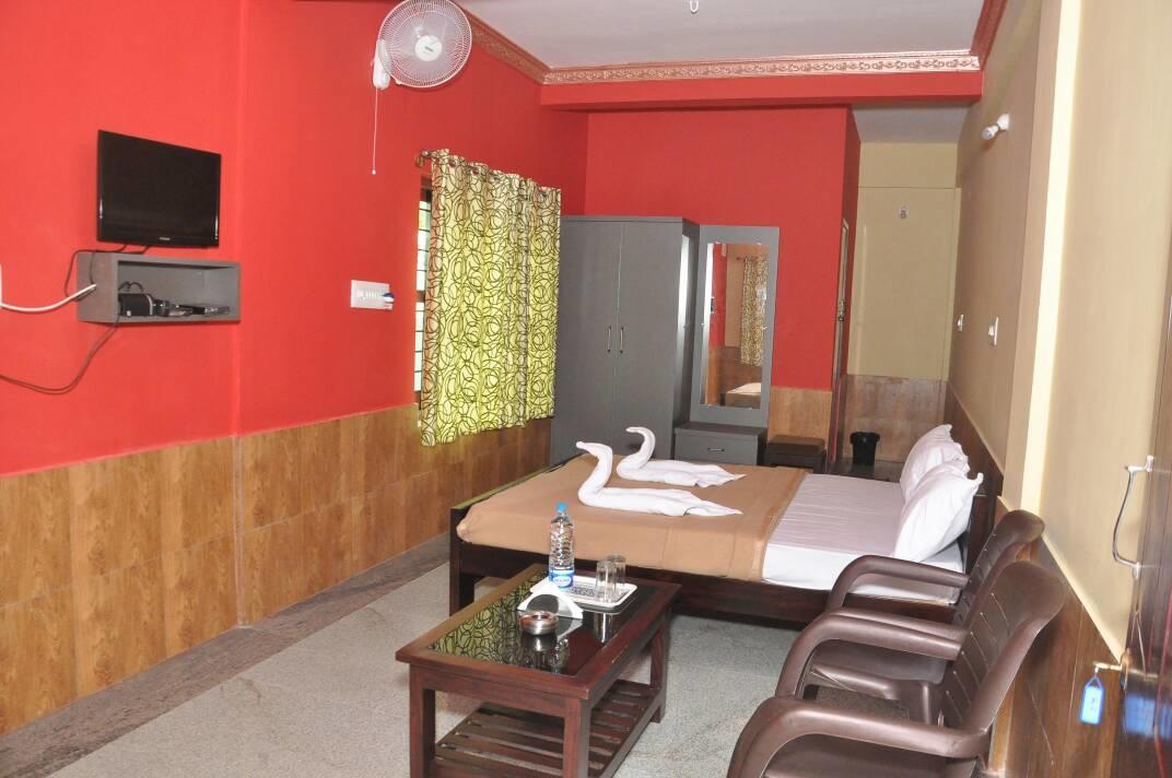Iroomz Sri Vinayaka Comfort Virajpet Buitenkant foto
