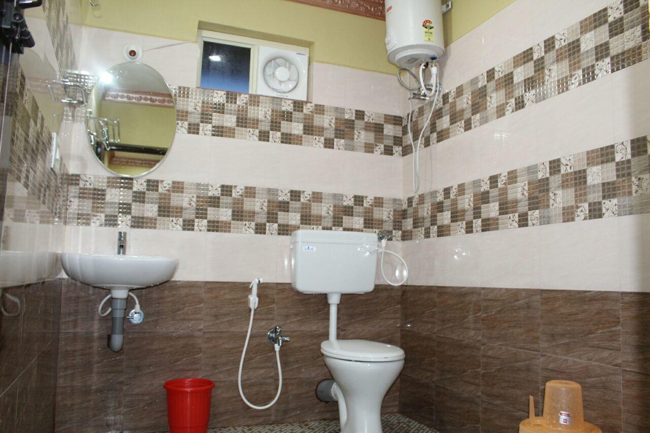 Iroomz Sri Vinayaka Comfort Virajpet Buitenkant foto