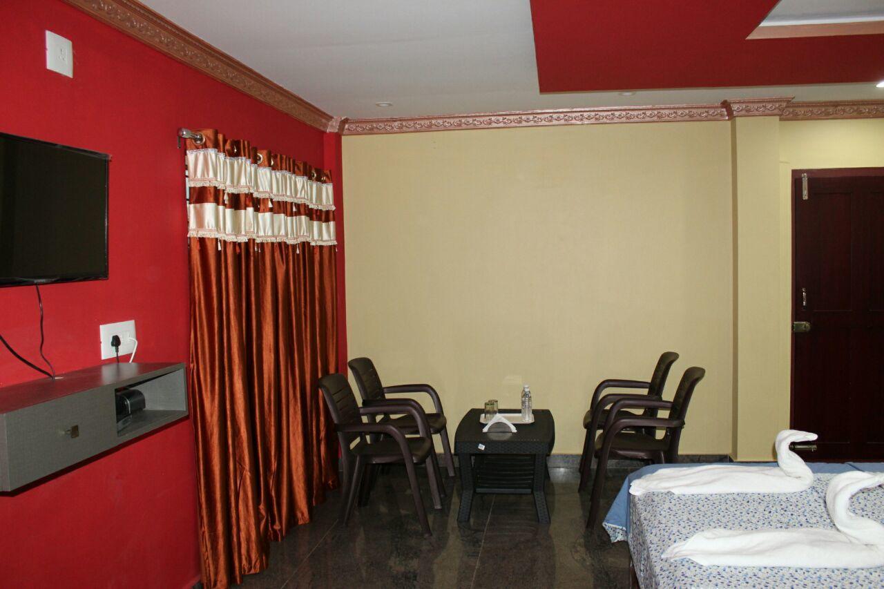 Iroomz Sri Vinayaka Comfort Virajpet Buitenkant foto
