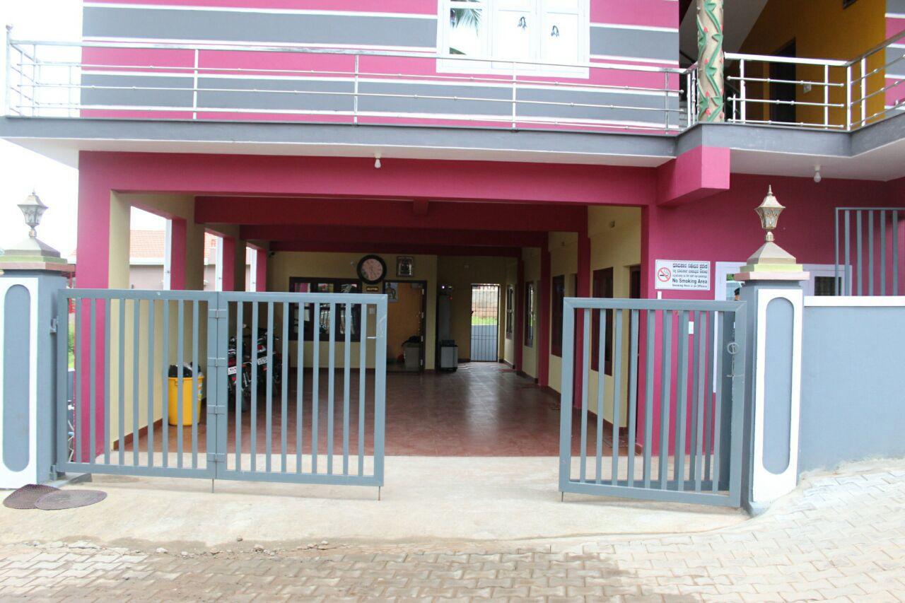 Iroomz Sri Vinayaka Comfort Virajpet Buitenkant foto