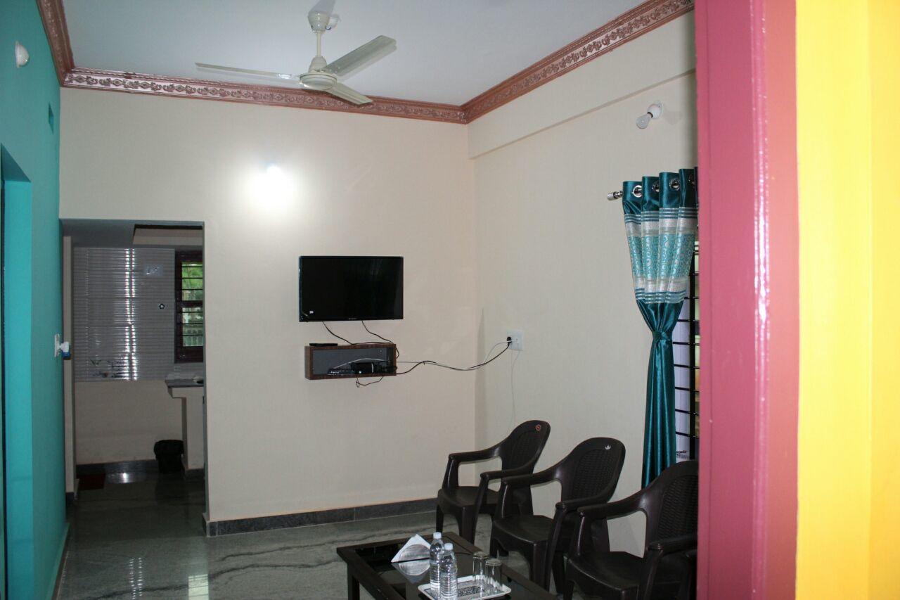 Iroomz Sri Vinayaka Comfort Virajpet Buitenkant foto